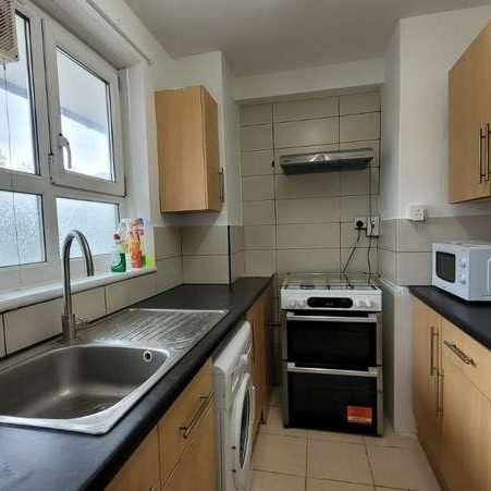 Flat, Gatwick House, Clemence Street, London, E14 - Photo 1