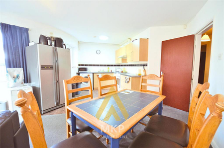 4 bedroom flat to rent - Photo 3