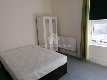 1 bedroom in a house share to rent - Photo 4