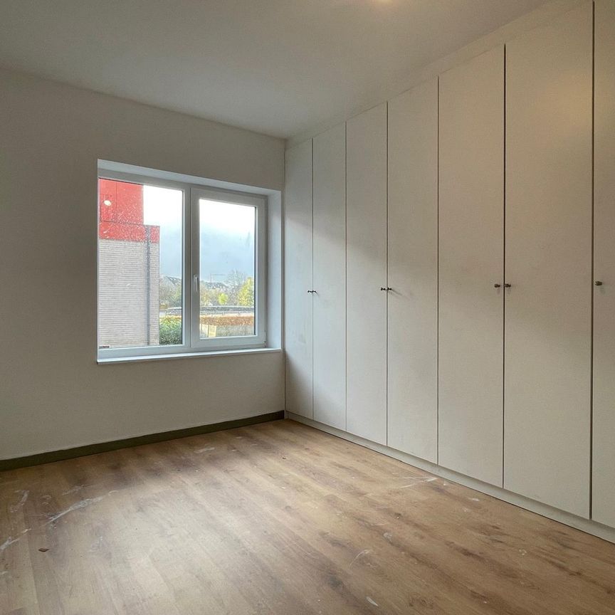 Gerenoveerd appartement op 1ste verdieping met 2 slaapkamers - Foto 1