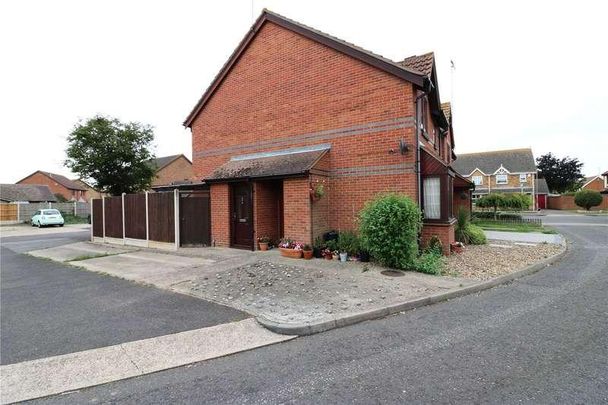 Sunbury Court, Shoeburyness, Southend-on-sea, Essex, SS3 - Photo 1