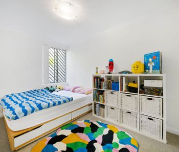 A Semi-Sized Parkside Apartment in Paddington Gardens - Photo 4