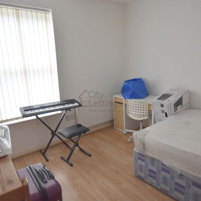 2 Bedroom Mid Terraced House - Photo 1