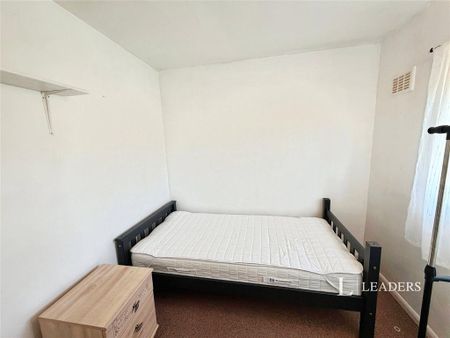 3 bedroom terraced house to rent - Photo 4