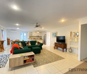 LIVE LIKE YOU'RE ON HOLIDAYS - FULLY FURNISHED - Photo 1