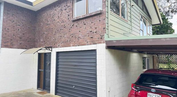 FANTASTIC THREE BEDROOM!! - Photo 1