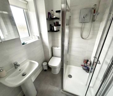 3 bedroom semi-detached house to rent - Photo 5