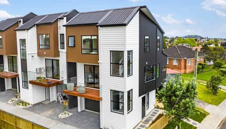 17A Hedley Road, Mount Roskill - Photo 2