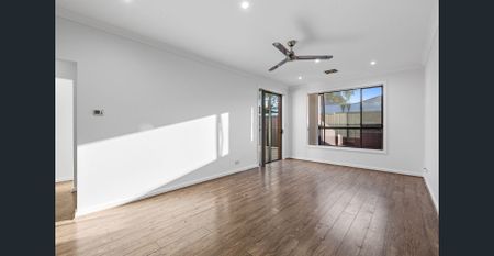 Refurbished courtyard home in great location! - Photo 5