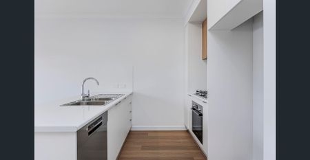 Modern 3 Bedroom Home - Photo 2