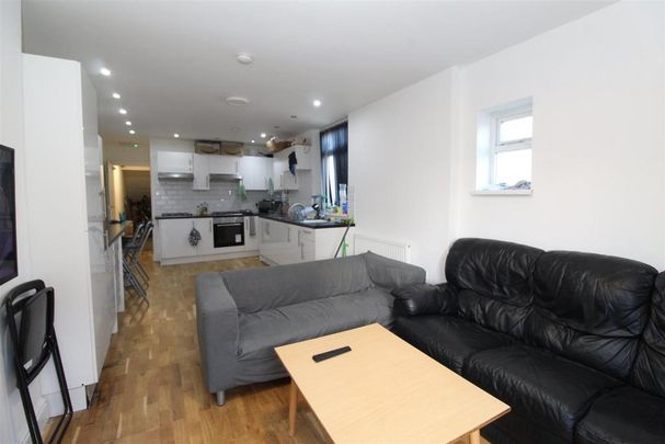 8 bedroom house to rent - Photo 1