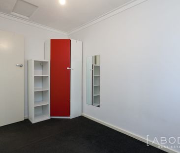 Partly furnished unit in great location! - Photo 1