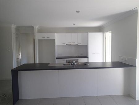 Family Home in Quiet Cul-De-Sac - Photo 3
