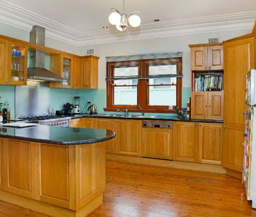 RENOVATED HOME, CLOSE TO WATERFRONT PARKS - Photo 3