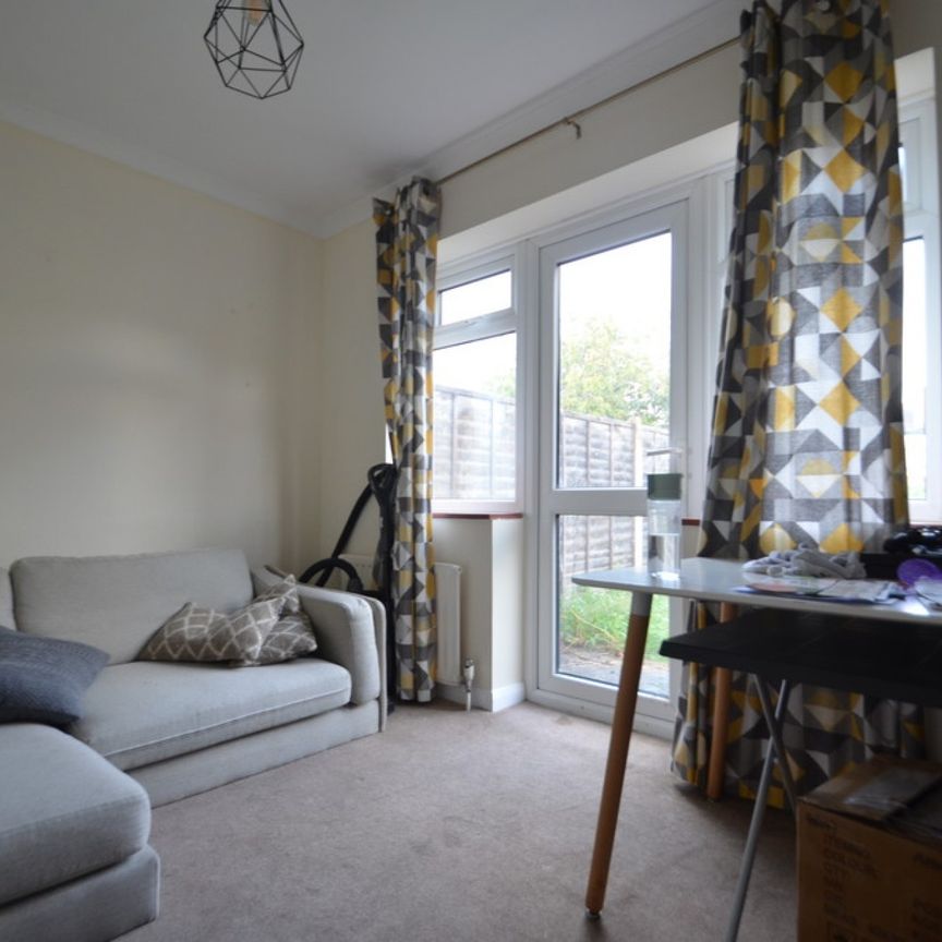 4 bedroom Semi-detached house to rent - Photo 1