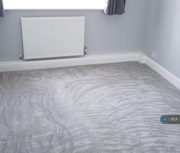 2 bedroom maisonette to rent - Photo 2