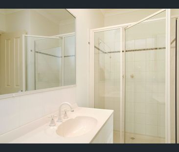 Neat & Tidy 3 bedroom home. - Photo 5