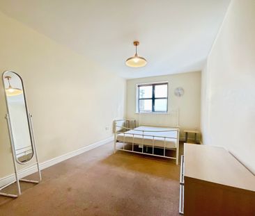 2 bedroom Apartment to let - Photo 2