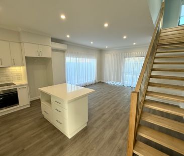 BRAND NEW 2 BEDROOM TOWNHOUSE - Photo 3