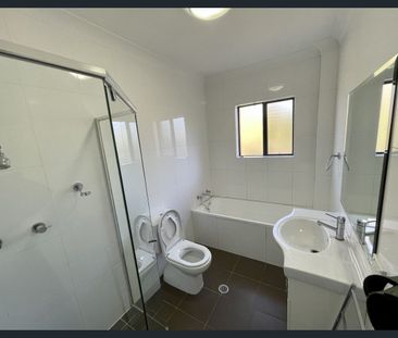 Elegant & Sunlit Townhouse in Prime Maroubra Location - Photo 6