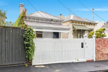 Beautifully Renovated Home in the Heart of Armadale - Photo 4