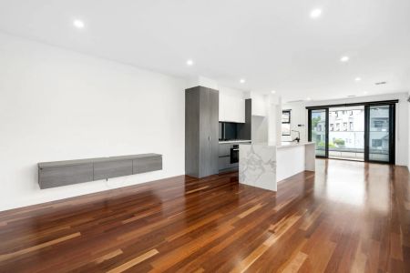 Unit 2/2 Pitches Street, Moonee Ponds. - Photo 4