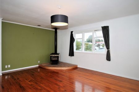 Unit 1, 1 Wattle Road, Sunnyvale, Auckland - Photo 4