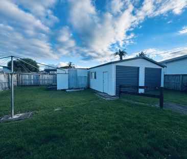 Charming Two Bedroom Home - Photo 3
