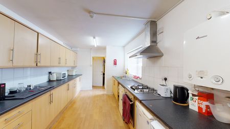 Carholme Road - 4 Bed Student Let - Photo 2