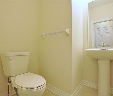 For Lease - 4 Applegate Drive, East Gwillimbury, Ontario - Photo 2