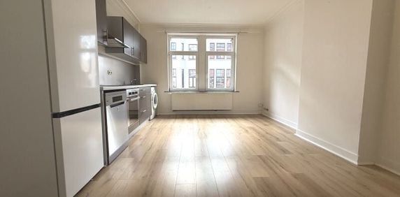 Appartement te huur in Elsene voor € 950 met 1 slaapkamer - Photo 2