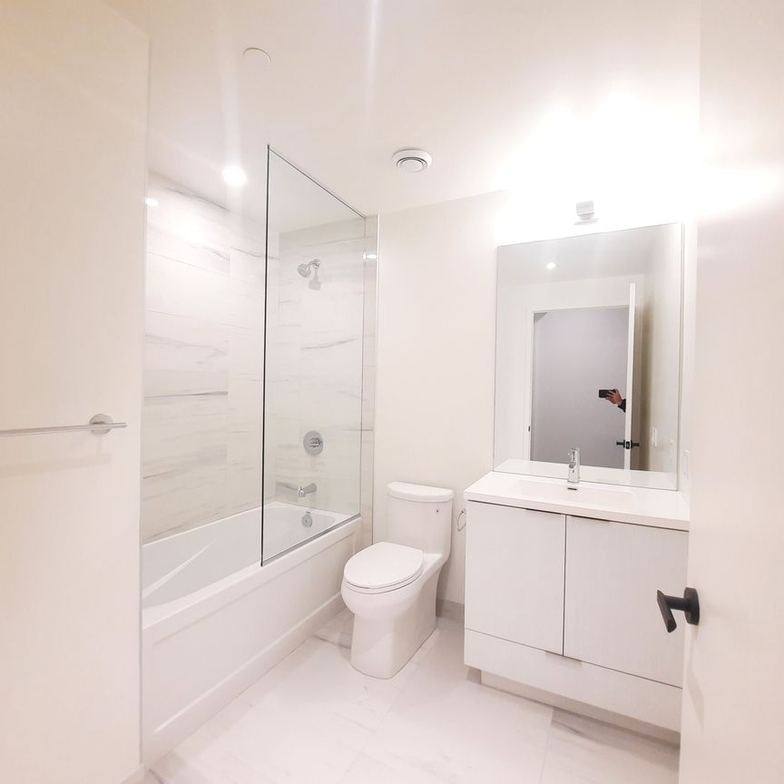 For Lease - 8 Interchange Way Unit# 812, Vaughan, Ontario - Photo 1