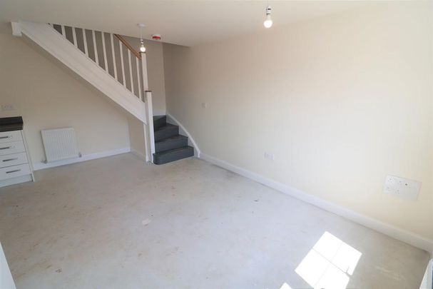 2 bedroom end of terrace house to rent - Photo 1