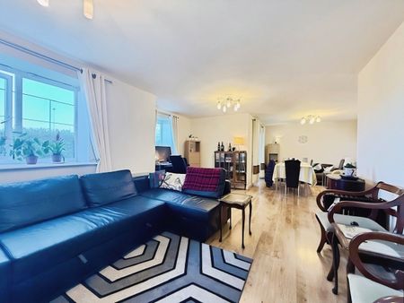 Knightsbridge Court, Gosforth, Newcastle Upon Tyne, NE3 2JW - Photo 2