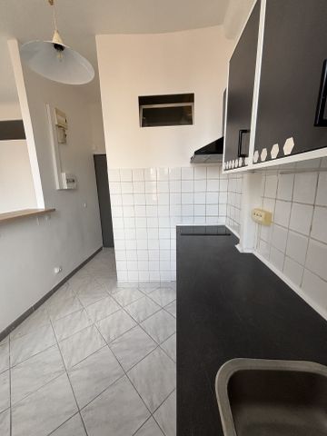 Location Appartement 1 pièce 31m² MARSEILLE 3ème - Photo 4