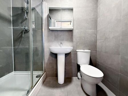 1 bedroom in a house share to rent - Photo 3
