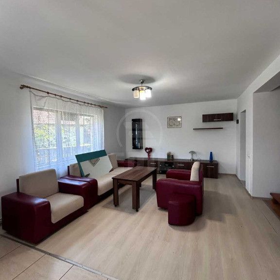 Casă tip triplex de închiriat in Floresti – Str. Cuza Vodă - Fotografie 1