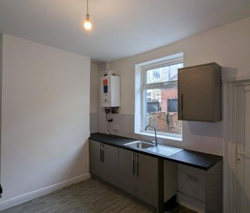 2 bedroom terraced house to rent - Photo 2