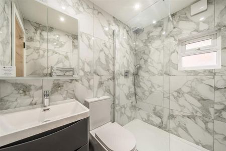 3 bedroom flat to rent - Photo 5