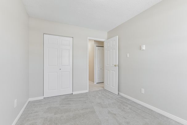 2 bedroom, 1 bathroom apartment in Ajax - Photo 1