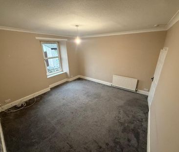 3 bedroom flat to rent - Photo 5