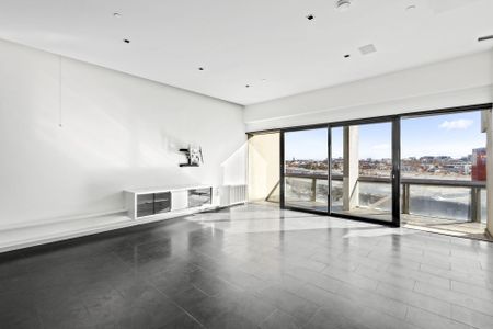 ELEGANT PENTHOUSE FEELS LIKE A DESIGNER HOUSE IN THE CBD - Photo 5