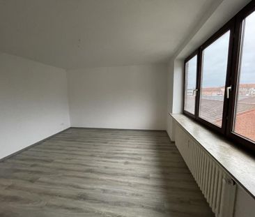 Große, helle Wohnung mit Balkon in Bremerhaven - Foto 1