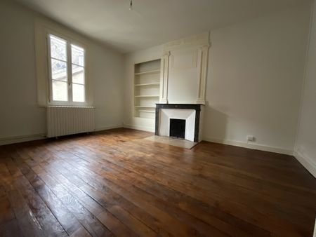 A LOUER - Centre Historique - T3 de 83.15m² - Photo 2