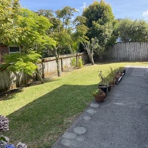 Light and bright in Northcross - minor dwelling also available - Photo 2