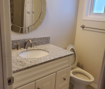 For Lease - 104 Houseman Crescent, Richmond Hill, Ontario - Photo 6