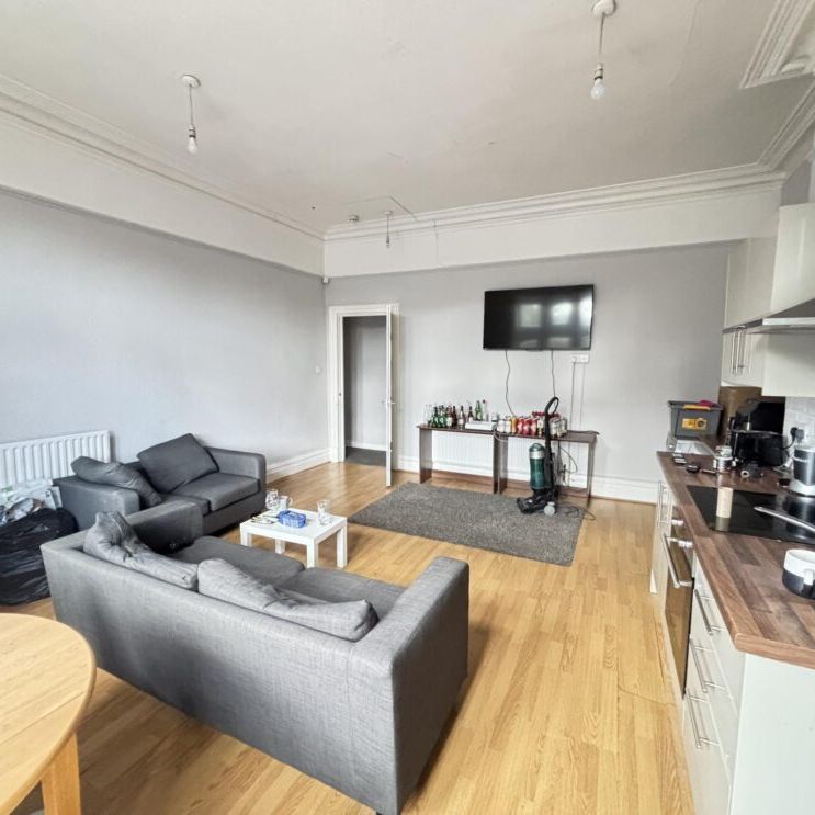 19 Flat 3 Cardigan Road, Leeds, LS6 3AE - Photo 1