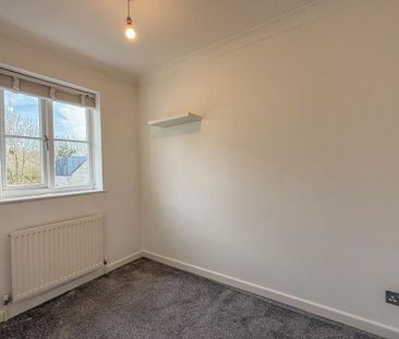 2 bedroom end of terrace house to rent - Photo 3