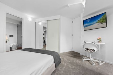 Impeccably Presented Fully Furnished Apartment in the Heart of Neutral Bay - Photo 2