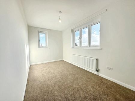 4 bedroom terraced house to rent - Photo 3
